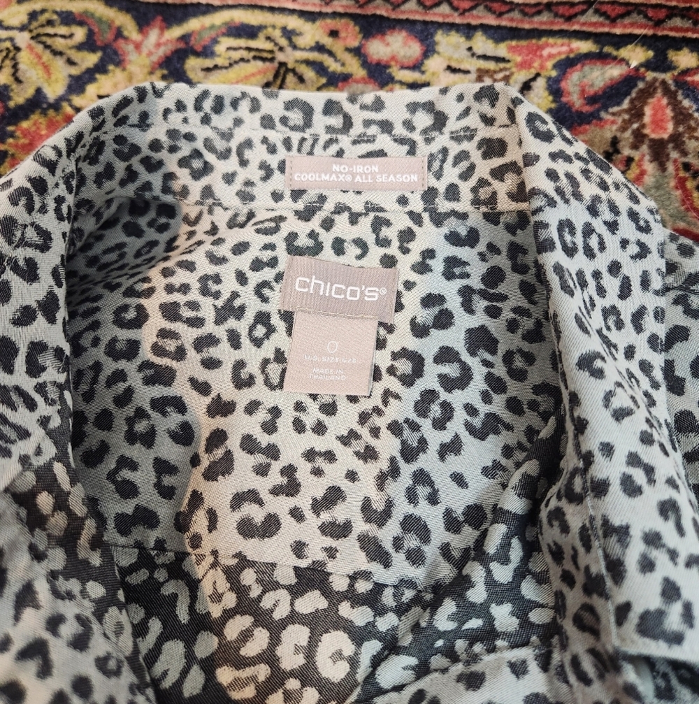 Chico's No-Iron Coolmax All Season Snow Leopard Print Button Down Shirt 0 4/6 - Picture 5 of 9